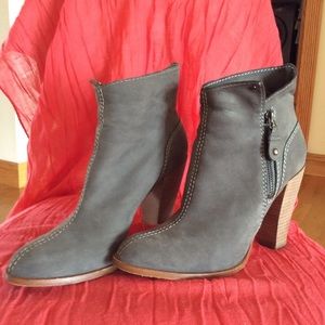 SIGERSON MORRISON Belle Ankle Booties.